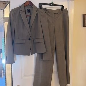 Classic Anne Taylor Pantsuit